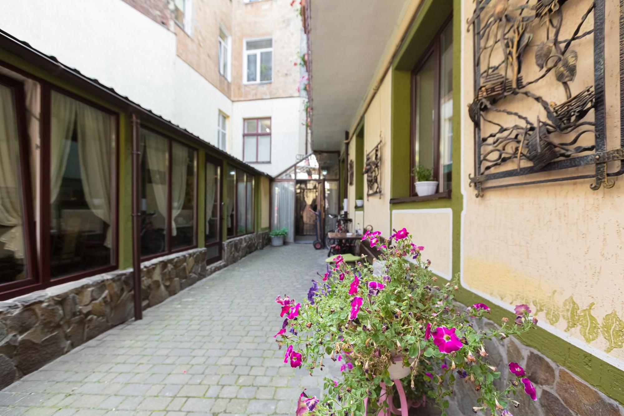 Staryi Krakiv Hotel Lviv Exterior foto